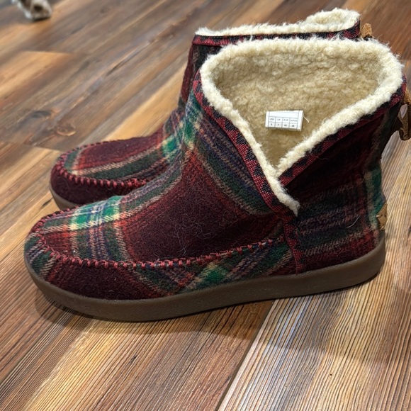 Sanuk Plaid Ankle Boots - Red and Green - Picture 4 of 6